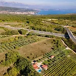 Vakantiehuis Fairy Of Velebit - Countryside House With Heated Pool & Organic Garden Near Zadar