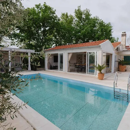 Σπίτι διακοπών Fairy Of Velebit - Countryside House With Heated Pool & Organic Garden Near Zadar